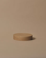 Load image into Gallery viewer, Small round chopping board in Oak